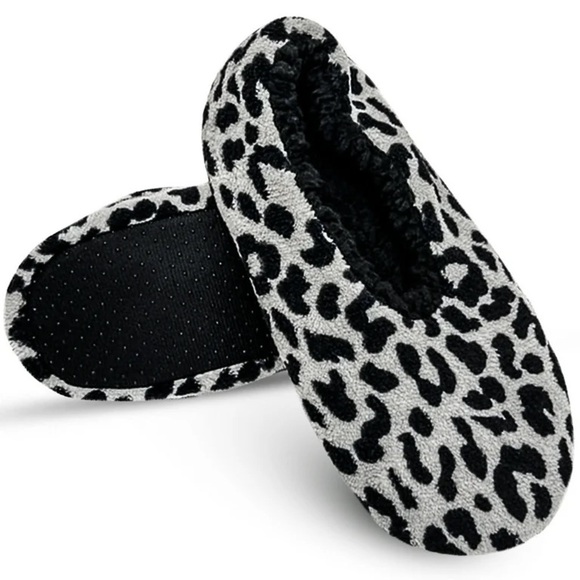 NWT * ISAAC MIZRAHI Soft Cozy  Sherpa Lined Fuzzy Animal
Print Slipper Socks - Picture 2 of 11